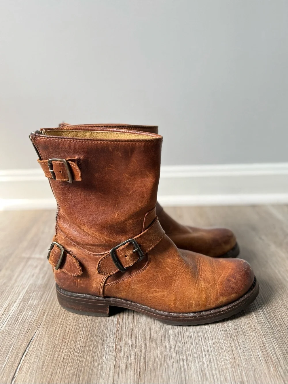 Frye Veronica Shortie Boots Size 7.5 Brown Leather Buckle Moto Ankle Boots